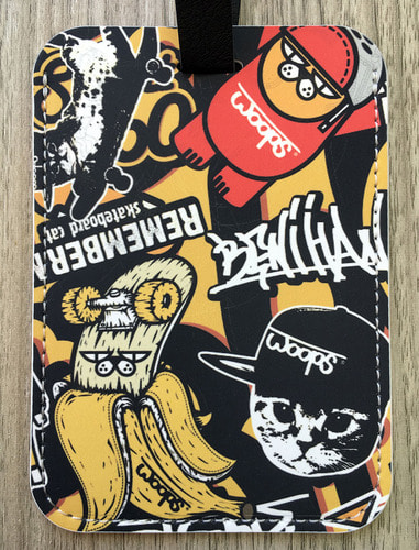 [돌돌] WOOPS-LUGGAGE TAG-01 스케이트보드 타는 고양이 웁스 캐릭터 그래픽 디자인 여행 가방 캐리어 네임택 러기지택 캐리어택 이름표 